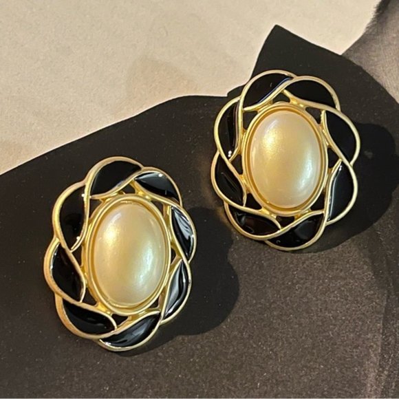 ✨Gorgeous Pearl Stud Earrings Vintage Style - Picture 2 of 3